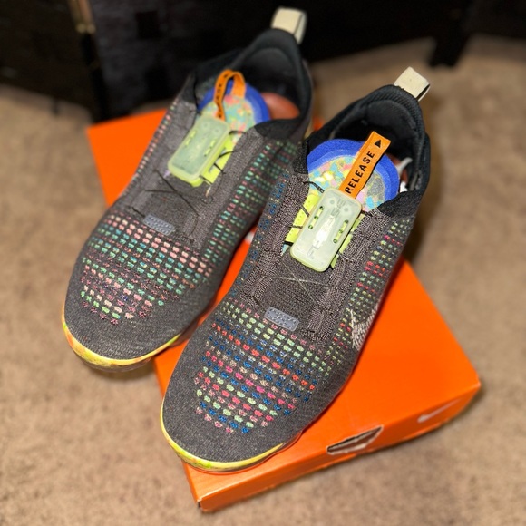 Nike FlyKnit Vapermax - Picture 1 of 9